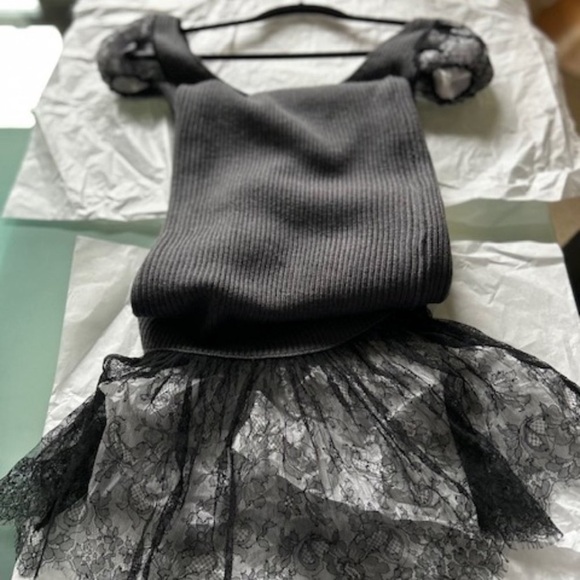 MOSCHINO WOOL RIBBED BODY DRESS WITH LACE PUFFS SLEEVS AND LACE DRESS HEM - Picture 8 of 14